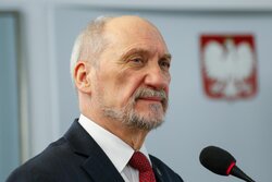 Miniatura: Macierewicz – biografia sfałszowana