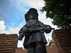 Miniatura: Chłopcy i dziewczynki Powstania Warszawskiego