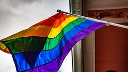 Francuskie lobby LGBT skręca w lewo