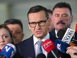Miniatura: Czy premier Morawiecki hipnotyzował posłów...