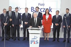 Miniatura: Młode wilki PiS