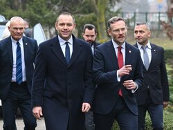 Miniatura: Kulisy decyzji Nawrockiego. "Nie został...