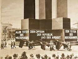 Miniatura: Weimar uszminkowany