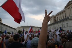 Miniatura: Czym PiS wkurza suwerena?