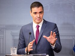Miniatura: Orbán karany, Sánchez chroniony