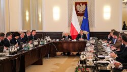 Polski rząd zamyka polskie firmy
