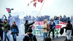 Miniatura: O jeden most za daleko