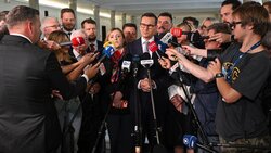Miniatura: Morawiecki i "rozłamowcy”