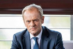 Miniatura: Tusk, dwa wieprze i bezradność