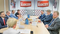 Miniatura: Agencja dla pacjentów i polskiej medycyny