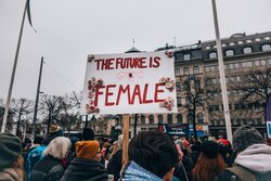 Miniatura: Her story