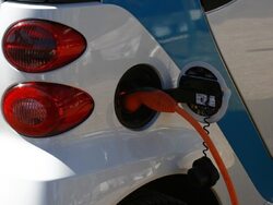 Miniatura: Jak UE „zabija” auta na prąd