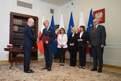 Miniatura: Ślubowanie kreuje sędziego TK