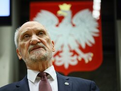 Miniatura: Macierewicz na celowniku