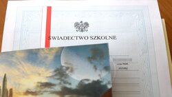 Miniatura: Burza o biało-czerwony pasek