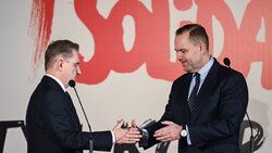 Miniatura: Prezydent na pasku Solidarności