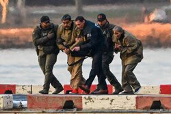 Miniatura: Pokaz siły hegemona