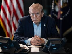 Miniatura: Kremlowski szampan dla Trumpa