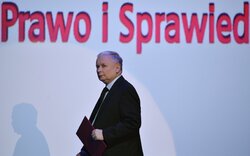 Miniatura: PiS w trójkącie wpływów