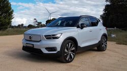 Miniatura: Volvo XC40 Recharge Twin Motor