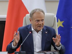 Miniatura: Niedemokratyczna przyzwoitość